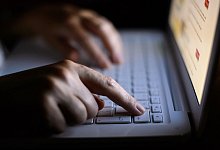 Online buchen - Foto: Dominic Lipinski/PA Wire