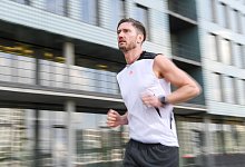 Sport wichtig f&uuml;r Rheuma-Patienten - Foto: Tobias Hase/dpa-tmn