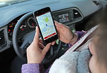 Erst nachgucken, dann losfahren: Mit der App "Park and Joy" ist es ab sofort m&ouml;glich, sich freie Parkpl&auml;tze in der Detmolder City anzeigen zu lassen. - Vera Gerstendorf-Welle