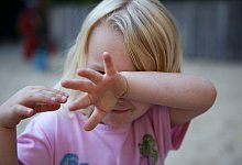 Kinder haben ihr eigenes K&ouml;pfchen. Um ein trotziges Kind aus der Frustfalle zu locken, hilft manchmal nur kreative Ablenkung oder ein bisschen Quatsch. - Silvia Marks/dpa-tmn