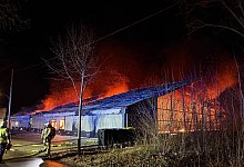 Trampolin-Halle brennt in Recklinghausen - Marc Gruber/7aktuell.de/dpa