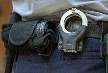 Handschellen - Friso Gentsch/dpa/Symbolbild