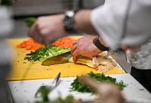 Spitzenk&ouml;che bei der Arbeit - Jens Kalaene/dpa