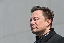 Tesla-Chef Elon Musk auf dem Gel&auml;nde der Gigafactory in Gr&uuml;nheide bei Berlin. - Patrick Pleul/dpa-Zentralbild/POOL/dpa