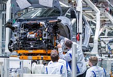 Elektroauto-Produktion - Foto: Jens B&uuml;ttner/dpa-Zentralbild/dpa