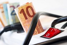 Wer die Steckerleiste richtig ausschaltet, kann auf\'s Jahr gerechnet richtig Geld sparen. - Andrea Warnecke/dpa-tmn