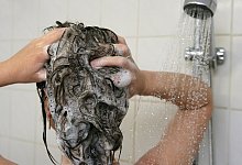 Haare waschen - Foto: Patrick Pleul