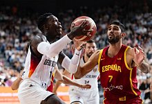 Dennis Schröder (l) - Marius Becker/dpa