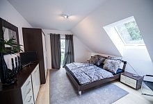 Schlafzimmer im Dachgeschoss - Andrea Warnecke/dpa-tmn