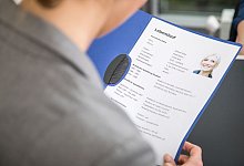 Bewerbungsunterlagen mit Foto - Christin Klose/dpa-tmn