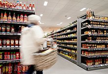 Einkaufen im Supermarkt - Foto: Uwe Anspach/dpa