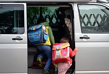 Elterntaxi zur Schule - Ralf Hirschberger/dpa-Zentralbild/dpa-tmn