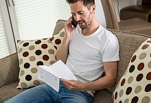 Fehler in Rechnung? Ein Anruf beim Anbieter kann helfen - Christin Klose/dpa-tmn/dpa