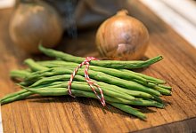 Ein Bündel grüne Bohnen - Christin Klose/dpa-tmn