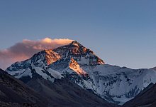 Mount Everest - Zhang Rufeng/XinHua/dpa