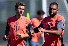 Thomas Müller (l) und Jonathan Tah - Sven Hoppe/dpa