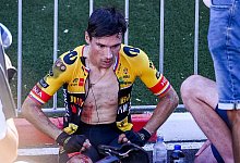 Stürzte kurz vor dem Zielstrich in Tomares: Vuelta-Titelverteidiger Primoz Roglic. - Filip Lanszweert/BELGA/dpa