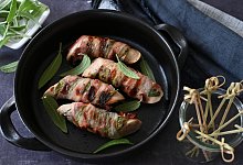 Saltimbocca-Bratwurst - Julia Uehren/loeffelgenuss.de/dpa-tmn