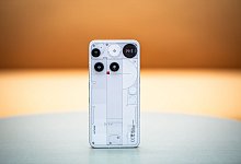 Rückseite des Nothing Phone 3 - Zacharie Scheurer/dpa-tmn