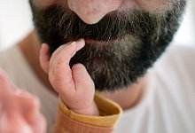 Vater und Kind - Sebastian Gollnow/dpa