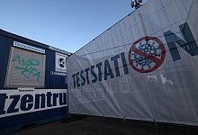 Corona-Teststation - Foto: Bernd W&uuml;stneck/dpa