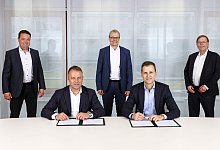 Unterschrift - Foto: Vera Loitzsch/DFB/dpa