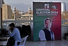 Wahlplakat für Imran Khan - Anjum Naveed/AP/dpa