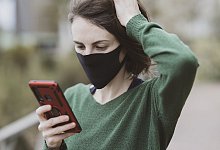 Um die Mitarbeiter des Gesundheitsamtes zu entlasten, bekommen Positiv-Getestete ab sofort eine SMS statt einen Anruf. - Symbolbild: Pixabay