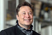 Tesla-Chef Elon Musk hat sich via Twitter f&uuml;r die Genehmigung der Tesla-Fabrik in Brandenburg bedankt. - Patrick Pleul/dpa-Zentralbild/dpa