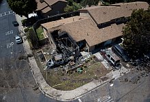 Kleinflugzeug stürzt in Wohngebiet in San Diego ab - William Liang/AP/dpa