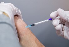 Künftig empfiehlt die Stiko auch Menschen ab 60 einen zweiten Booster gegen das Coronavirus. - Daniel Karmann/dpa