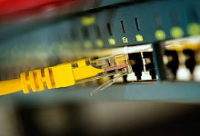 USB-Verl&auml;ngerungskabel - Foto: Arno Burgi/dpa