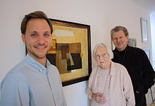 Neuer Volont&auml;r: Vincent Schmidt, Stiftungsvolont&auml;r, mit Barbara Roselieb-Jahns und Prof. Ulrich Krempel von der Rudolf-Jahns-Stiftung. - K&ouml;hring