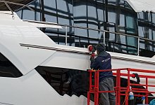 Vorbereitungen f&uuml;r die Wassersportmesse "Boot" - Henning Kaiser/dpa