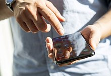 Daten vom Handy löschen - Robert Günther/dpa-tmn