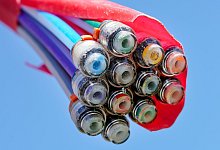 Glasfaserkabel - Uwe Anspach/dpa/Symbolbild