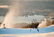 Ski- und Snowboardfahrer im Grouse Mountain Resort - Hubert Kang/Destination Vancouver/Kindred & Scout/dpa-tmn