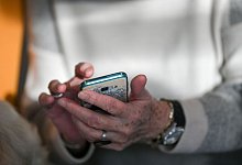 Beim Cell Broadcasting erhalten Handynutzer eine Mitteilung, die aussieht wie eine SMS. - Jens Kalaene/dpa-Zentralbild/dpa