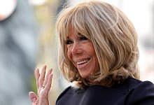 Bew&auml;hrungsstrafen wegen Cybermobbings gegen Brigitte Macron - Teresa Suarez/EPA POOL via AP/dpa