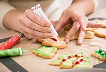 Plätzchen backen - Christin Klose/dpa-tmn
