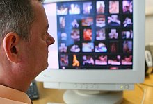 &Uuml;berpr&uuml;fung - Symbolfoto: dpa