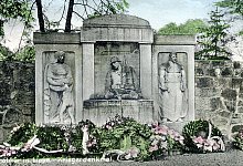 ak-kriegerdenkmal - 1 - Sammlung Stefan Wiesekopsieker