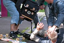 pressebild-schulhof-schlaegerei - Polizeiliche Kriminalpr&auml;vention der L&auml;nder und des Bundes