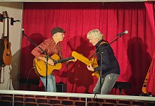 Gitarrist Tony Kaltenberg und Bassist Carsten Hormes - Marianne Schwarzer