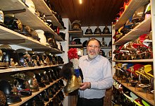 Prall gef&uuml;llte Regale - Iris Liebig