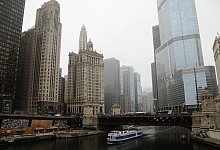 Chicago - H&auml;userschluchten am Kanal - Finn Huwald/dpa-tmn
