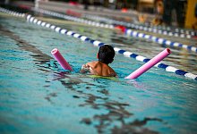 Wann ist das Kind reif f&uuml;r den Schwimmkurs? - Jens Kalaene/dpa/dpa-tmn