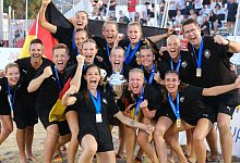 Haben nach der WM im Juni auch die World Games in den USA gewonnen: Die deutschen Beach-Handballerinnen. - Julia Nikoleit/dpa