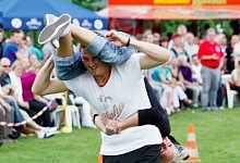 Im Kampf um den Sieg: Frederik Leike und Julia Krenke müssen sich allerdings später Friedrich Wattenberg und Lena Heidemann geschlagen geben. Foto: Hobein