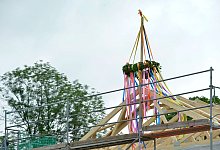 Ein Richtkranz auf einem neu gebautem Haus - Volkmar Heinz/dpa-Zentralbild/dpa-tmn